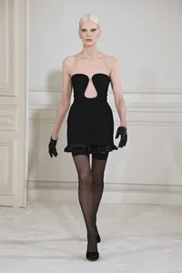 Abiti casual Mini abito sexy senza spalline dalla fasciatura da donna Festa elastica in pizzo in acciaio nero