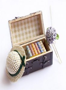 112 Dollhouse Miniature Carrying Vintage Leather Wood Suitcase Bagage Classic Toys Letens Play Furniture Toys 1581 Y28494656