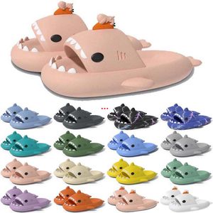 Gratis fraktdesigner Shark Slides Sandal Sandvar Sumpreglage för män Kvinnor Gai Sandals Slide Pantoufle Mules Mens Slippers Trainers Flip Flops Sandles Color45