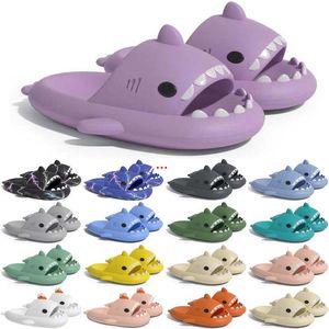Gratis fraktdesigner Shark Slides Sandal Sandvar Svischer för män Kvinnor Gai Sandals Slide Pantoufle Mules Mens Slippers Trainers Flip Flops Sandles Color68