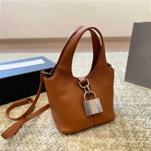 Designer Leather Locker Shopping Bag Hobo Handbag Crossbody Women Flap rem axel stor kapacitetsväska underarmsäckar 240215