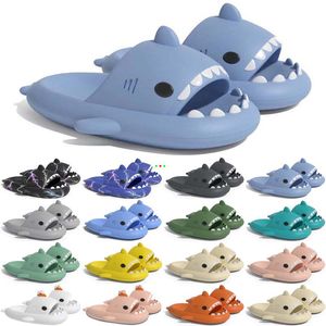 送料無料デザイナーサメのスライドサンダルガイスリッパスライダー男性用サンダルスライドパントーフルMULES MENS WOMENS SLIPPERSトレーナーサンドルカラー183