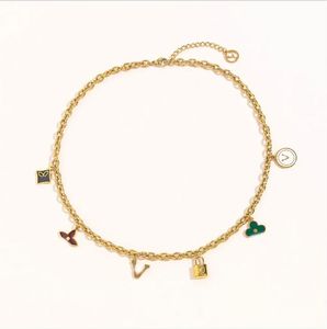 Collana di stilista di marca di moda che non sbiadisce mai Pendenti placcati oro 18 carati Collane Lettere Collana girocollo con ciondolo Perline Catena Accessori di gioielli Regali 20 stile