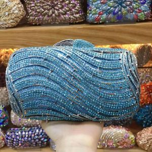 Kvällspåsar Xiyuan Red/Blue/Gold/Silver Women Crystal Metal Clutches Handväska Diamond Bridal Wedding Clutch Bag Purse