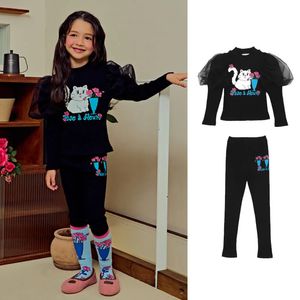 Koreańskie dla dzieci koszule T -koszule 2023 Autumn Childrens Cat Drukowane czarne ubrania z długim rękawem od 2 do 7 lat 240220