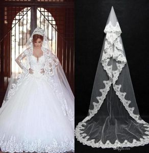 Vintage White Ivory One Layer Wedding Veil spetsar kantade kapelllängd romantiska brudslöjor med kam billigt redo att skicka CPA0917118105