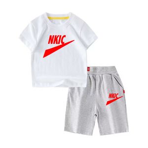 男の子と女の子の夏のスポーツウェア子供ブランドプリントカジュアルクルーネック半袖Tシャツショーツ