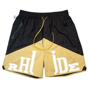 Rhude Shorts Mens 디자이너 짧은 남자 세트 트랙 슈트 바지 느슨하고 편안한 패션 인기 2023 새로운 스타일 s m l xi 폴리 에스터 느슨한 최고의 품질 Rhude 셔츠 6848