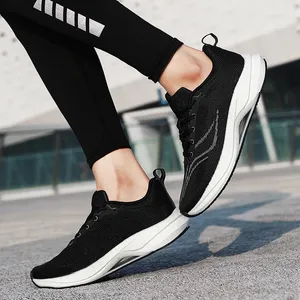 Nowe przybycie buty do biegania dla mężczyzn Sneakers świecić moda Czarna biała niebieska szara trenerzy męże