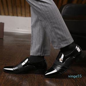 Mens Patent Leather Casual Loafers Business Dress Män All-Match Wedding Shoes