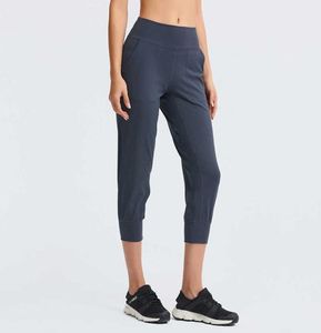 L22 Pantaloni Capri da donna Abiti da yoga che modellano i pantaloni sportivi con sensazione nuda Moda allentati senza peso morbidi con tasche Abbigliamento fitness5784902