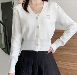 Bahar Sonbahar Kadın Tasarımcısı Sıradan Örme Hırka Yepyeni Beyaz Sweaters Kızlar Sıcak yumuşak çok yönlü ter ceketi
