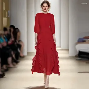 Casual Dresses Red Dress med en känsla av lyx 2024 Kvinnor Summer Round Neck Slimming High-End Light Banket