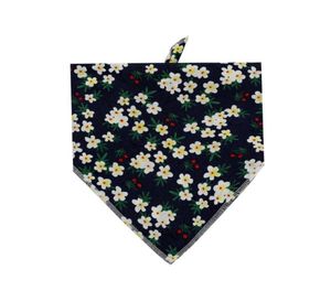 Hundkläder Personlig blommig tryckt blommebandana -slips på Pretty in Black Daisy Pet Scarf Accessories8314202