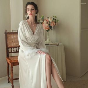 Indumenti da notte da donna larghi casual lunghi Kimono Accappatoio Piuma Borgogna Sposa Abito da damigella d'onore Regalo di nozze Abito da casa in raso di seta