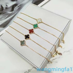 2024 Jewelry Designer Brand Vanl Cleefl Arpelsclover Bracelet Womens 18k Rose Gold Plating Mini Natural Red Chalcedony Fritillaria Agate Simple Hundred Pairs