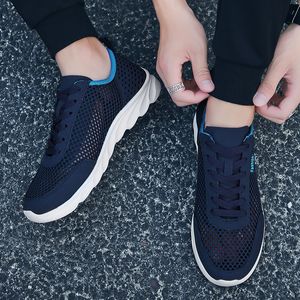 Billiga män kvinnor mesh löparskor mjuk andningsbar komfort svart vit grå marinblå lila mens tränare sport sneakers gai