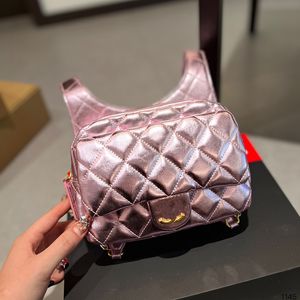 24cバックパックデザイナー女性ショルダーバッグ20cm光沢のあるパテントレザーカルフスキンリンガーハードウェアメタリッククラスプ高級ハンドバッグマテラスチェーンチェーンクロスボディバッグメイクアップバッグ