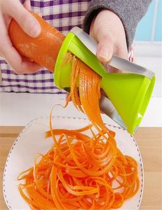 Creative Kitchen Multifunktionella vegetabiliska skärare Spiral Slicer Kitchen Gadget Tratttråd Skärverktyg Roterande morot Shredde3086246