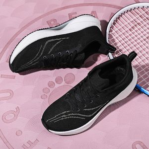 Sapatos para correr 2024 Novos homens de chegada tênis brilho moda moda preta branca tênis de homens cinza cinza -41 tamanhos de sapatos ao ar livre 14 s