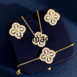 2024Pendant Necklaces New designed four petals flowers Pendant women039s Luck necklace Buccellatii Segrinato veins with diamond flower turquoise earri8927977