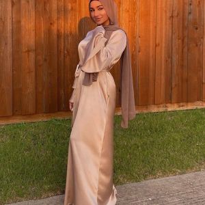 Elbise Müslüman Kadınlar Uzun Kollu Hijab Elbise Yumuşak Satin Dubai Abaya İslam Kaftan Yaz Duası Uzun Robe İslami Moda Giyim