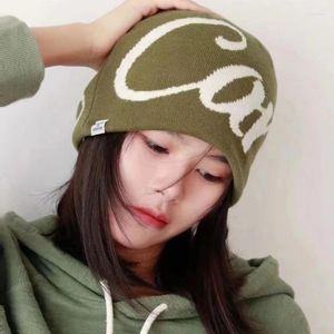 Berets Koreanische Trend Brief Acryl Hut Frauen Straße Pullover Gestrickte Kappe Herbst Und Winter Warme Gehörschutz Beanie Hüte Für männer