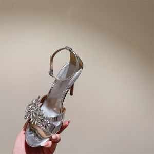 Tasarımcı Sandalet Yüksek Topuklu Düğün Ayakkabıları Profesyonel Ayakkabılar Sivri Lüks Marka Ayakkabı İnce Topuklu Ayaklar Parti Kadın Rhinestones Çiçek Altın Gümüş Pembe Aquazzur
