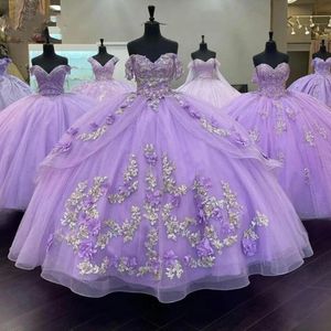 2024 Leylak Tül Prenses Quinceanera Elbiseler 3D Çiçek Aplikler Omuz Balysu Gözden Geçirme Prom Tatlı 16 Elbise