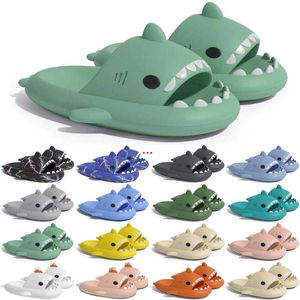 Gratis fraktdesigner Shark Slides Sandal Sandvar Svischer för män Kvinnor Gai Sandals Slide Pantoufle Mules Mens Slippers Trainers Flip Flops Sandles Color88