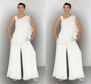 Elegant 2020 Mother of the Bride Chiffon Pant kostymer för sommarbröllop Asymmetrisk halsringning Vit elfenbensstrand Mor till Groom9740520