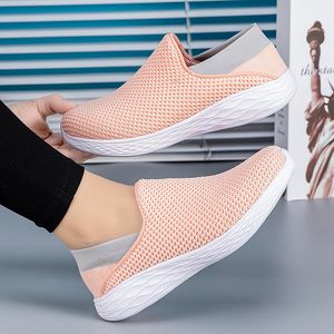 Gratis frakt män kvinnor loafers rinnande skor mjuk komfort svart vit beige grå röd lila blå gröna herrtränare slip-on sneakers gai color12