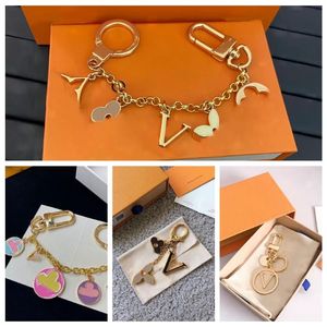 Luksusowe projektanci Letters z Diamonds Designers Projektanci Biecid Top Car Key Chain Women Burekle Jewelry Breyring Torby Wiselant EX272D