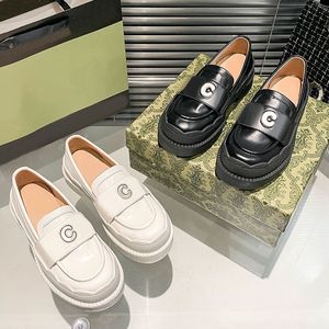 Nova primavera e verão único mocassins sapatos de couro de luxo feminino novo preto branco couro casual moda feminina carta plataforma sapatos de salto alto com caixa 35-40