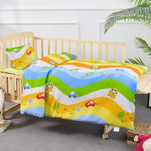 Cartoon Quilt Cover Madrass Cover Pudow Case Suit 100% Cotton Baby Bedding Kindergarten Studenter Bäddar Tre stycken Set 240229