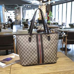 Luxurys Laptop Bag Erkekler Business Nişaret Omuz Yolculuğu Çanak Çantası Bilgisayar Çantası Orijinal Deri Kalite Çanta Tote Postacı Çanta Messenger Çantası 656