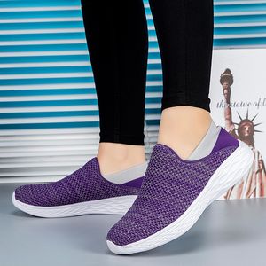 Kostenloser Versand Männer Frauen Loafer Laufschuhe Weicher Komfort Schwarz Weiß Beige Grau Rot Lila Blau Grün Herren Trainer Slip-On Sneakers GAI Farbe 19