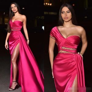 Modest Fuchsia Prom Dresses Satin One Shoulder Short Sleeves Slit Beaded Illusion Ruched Pleats Custom Made Evening Party Gowns Plus Size