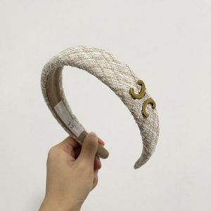 Korean Style Triumphal Arch Hair Hoop Designer Head Scarf Luxury Brand Plush Plaid Headband Knitting Vintage Sponge Letters Hairpi251r