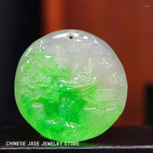 Hänghalsband. Perfekt hög kinesisk grön jade precision snidad landskap M152