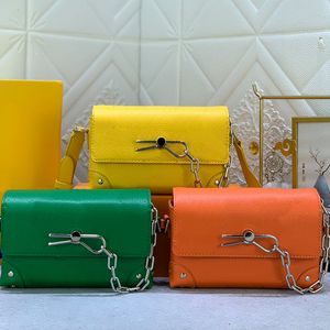 Mini tasarımcı çanta çanta sert kutu çanta moda crossbody çanta düz renkli omuz çantası flep debriyaj çantası inek derisi deri gümüş donanım fermuar cep cüzdan