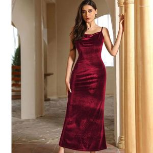 Casual Dresses 2024 High End Korean Velvet Dress Sleeveless Backless Lace Up Long Year Party Elegant Dark Green