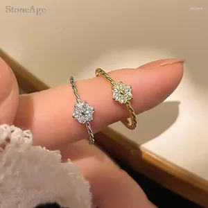 Klusterringar Dainty Snowflake Crystal Ring for Women Girls Delicate Flower Opening Design Winding Finger Accessories Smyckesgåva KDR002