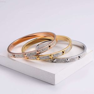 2022 Kreativt rostfritt stål nagelbangangle temperament diamant armband kvinnor toppsäljande smycken armband