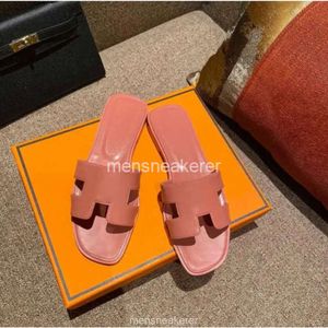 Oranes Women Beach Designer Sandals Summer Slippers Embridery 2024セクシーレザーレディーストンミュールファッションクラシックアルファベットフラットヒールN4RI IH6D