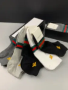 Дизайнерские носки оптом Мужские женские чулки Цвета из чистого хлопка Спортивные носки Цветная печать с буквенным принтом