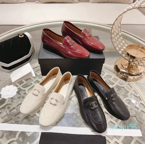 Tasarımcı Kadınlar Deri Loafers Lüks Katırlar Altın Metal Düğmesi İş Gündelik Parti Moda