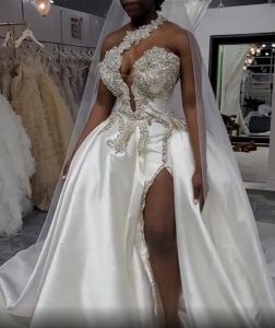 2024 Plus Size Arabo Aso Ebi Cristalli Abiti da sposa con spacco alto Abiti da sposa in raso sexy con una spalla