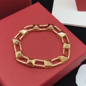 Woman Charm Bracelets V Letter Designer Brand Pearl Fashion Luxury Vlogo Chain Bracelet Jewelry Women Valentinolies Diamond Metal Bracelet 3367