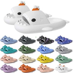 Gratis fraktdesigner Shark Slides One Sandal Slipper för män Kvinnor Gai Sandals Pantoufle Mules Men Women Slippers Trainers Flip Flops Sandles Color46